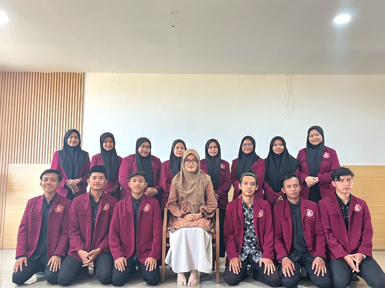 FOTO kaprodi dan mhs resmi